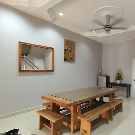 Homestay Roma Suite クアラ・トレンガヌ エクステリア 写真